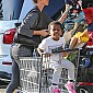 CharlizeTherontakessongroceryshopping_16.jpg