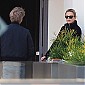 Nom du fichier=CharlizeshareacigarettebreakwithSean_12.jpg
Taille du fichier=71Ko
Dimensions : 654x524
Ajouté le : 02 Janvier 2015 CharlizeshareacigarettebreakwithSean_12.jpg