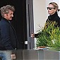 Nom du fichier=CharlizeshareacigarettebreakwithSean_17.jpg
Taille du fichier=61Ko
Dimensions : 603x445
Ajouté le : 02 Janvier 2015 CharlizeshareacigarettebreakwithSean_17.jpg