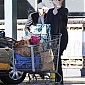 CharlizeTheronShopsGroceriesWholeFoods_04.jpg