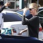 CharlizeTheronShopsGroceriesWholeFoods_07.jpg