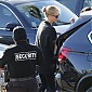 CharlizeTheronShopsGroceriesWholeFoods_10.jpg