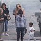 Nom du fichier=BroughtMotherGerdaandJacksonTosetForEsquireshoot_43.jpg
Taille du fichier=613Ko
Dimensions : 1950x1300
Ajouté le : 24 Janvier 2015 BroughtMotherGerdaandJacksonTosetForEsquireshoot_43.jpg