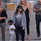Nom du fichier=BroughtMotherGerdaandJacksonTosetForEsquireshoot_45.jpg
Taille du fichier=201Ko
Dimensions : 1064x1336
Ajouté le : 24 Janvier 2015 BroughtMotherGerdaandJacksonTosetForEsquireshoot_45.jpg