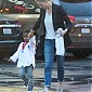 charlize-theron-jackson-day-out07.jpeg