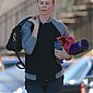 Nom du fichier=spottedleavingyogaclass01.jpg
Taille du fichier=370Ko
Dimensions : 1300x1950
Ajouté le : 28 Janvier 2015 spottedleavingyogaclass01.jpg