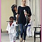 Charlize_takehersontohiskarateclass23fev_08.jpg