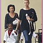 Charlize_takehersontohiskarateclass23fev_10.jpg