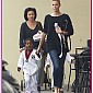 Charlize_takehersontohiskarateclass23fev_11.jpg