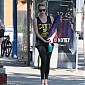 Nom du fichier=CharlizeLeavingayogaclassinLA_02.jpg
Taille du fichier=480Ko
Dimensions : 1422x1850
Ajouté le : 28 Février 2015 CharlizeLeavingayogaclassinLA_02.jpg