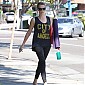 Nom du fichier=CharlizeLeavingayogaclassinLA_23.jpg
Taille du fichier=457Ko
Dimensions : 1398x1850
Ajouté le : 28 Février 2015 CharlizeLeavingayogaclassinLA_23.jpg