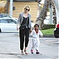 Nom du fichier=CharlizeShoppingatBristolFarmsinLAwithson_02.jpg
Taille du fichier=441Ko
Dimensions : 1950x1300
Ajouté le : 28 Février 2015 CharlizeShoppingatBristolFarmsinLAwithson_02.jpg