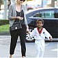 Nom du fichier=CharlizeShoppingatBristolFarmsinLAwithson_05.jpg
Taille du fichier=465Ko
Dimensions : 1300x1950
Ajouté le : 28 Février 2015 CharlizeShoppingatBristolFarmsinLAwithson_05.jpg