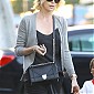 Nom du fichier=CharlizeShoppingatBristolFarmsinLAwithson_07.jpg
Taille du fichier=430Ko
Dimensions : 1300x1950
Ajouté le : 28 Février 2015 CharlizeShoppingatBristolFarmsinLAwithson_07.jpg