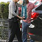 Nom du fichier=CharlizeShoppingatBristolFarmsinLAwithson_10.jpg
Taille du fichier=673Ko
Dimensions : 1300x1950
Ajouté le : 28 Février 2015 CharlizeShoppingatBristolFarmsinLAwithson_10.jpg