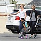 Nom du fichier=CharlizeTheronandJacksonOutinLA_06.jpg
Taille du fichier=610Ko
Dimensions : 1800x1431
Ajouté le : 28 Février 2015 CharlizeTheronandJacksonOutinLA_06.jpg