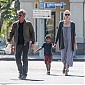 Nom du fichier=SeanandCharlizetakelittleJacksonoutforbrunch_05.jpg
Taille du fichier=257Ko
Dimensions : 1401x934
Ajouté le : 12 Mars 2015 SeanandCharlizetakelittleJacksonoutforbrunch_05.jpg