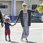 Nom du fichier=SeanandCharlizetakelittleJacksonoutforbrunch_12.jpg
Taille du fichier=551Ko
Dimensions : 1521x1750
Ajouté le : 12 Mars 2015 SeanandCharlizetakelittleJacksonoutforbrunch_12.jpg
