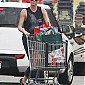 Nom du fichier=Charlize-Theron-Stops-By-Whole-Foods-02.jpg
Taille du fichier=190Ko
Dimensions : 775x1024
Ajouté le : 19 Mars 2015 Charlize-Theron-Stops-By-Whole-Foods-02.jpg