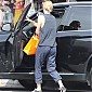 Nom du fichier=Charlize-Theron-Stops-By-Whole-Foods-20.jpg
Taille du fichier=571Ko
Dimensions : 1522x1750
Ajouté le : 19 Mars 2015 Charlize-Theron-Stops-By-Whole-Foods-20.jpg