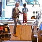 Nom du fichier=SeanandJacksonwaitforCharlize_02.jpg
Taille du fichier=446Ko
Dimensions : 1318x1503
Ajouté le : 20 Mars 2015 SeanandJacksonwaitforCharlize_02.jpg
