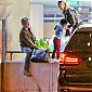 Nom du fichier=SeanandJacksonwaitforCharlize_05.jpg
Taille du fichier=724Ko
Dimensions : 1491x1700
Ajouté le : 20 Mars 2015 SeanandJacksonwaitforCharlize_05.jpg