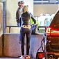 Nom du fichier=SeanandJacksonwaitforCharlize_09.jpg
Taille du fichier=519Ko
Dimensions : 1305x1650
Ajouté le : 20 Mars 2015 SeanandJacksonwaitforCharlize_09.jpg