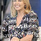 Nom du fichier=CharlizevisitABCStudios_35.jpg
Taille du fichier=856Ko
Dimensions : 1333x2000
Ajouté le : 12 Mai 2015 CharlizevisitABCStudios_35.jpg
