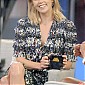 Nom du fichier=CharlizevisitABCStudios_39.jpg
Taille du fichier=860Ko
Dimensions : 1333x2000
Ajouté le : 12 Mai 2015 CharlizevisitABCStudios_39.jpg