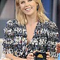 Nom du fichier=CharlizevisitABCStudios_40.jpg
Taille du fichier=844Ko
Dimensions : 1333x2000
Ajouté le : 12 Mai 2015 CharlizevisitABCStudios_40.jpg