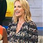 Nom du fichier=CharlizevisitABCStudios_44.jpg
Taille du fichier=718Ko
Dimensions : 1333x2000
Ajouté le : 12 Mai 2015 CharlizevisitABCStudios_44.jpg