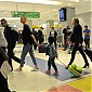 Nom du fichier=JFKAirportNY_Charlize03.jpg
Taille du fichier=653Ko
Dimensions : 1300x1950
Ajouté le : 16 Mai 2015 JFKAirportNY_Charlize03.jpg
