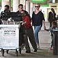 Nom du fichier=JFKAirportNY_Charlize08.jpg
Taille du fichier=337Ko
Dimensions : 2000x1333
Ajouté le : 16 Mai 2015 JFKAirportNY_Charlize08.jpg