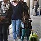 Nom du fichier=JFKAirportNY_Charlize10.jpg
Taille du fichier=409Ko
Dimensions : 1300x1950
Ajouté le : 16 Mai 2015 JFKAirportNY_Charlize10.jpg