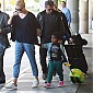 Nom du fichier=JFKAirportNY_Charlize13.jpg
Taille du fichier=398Ko
Dimensions : 1300x1950
Ajouté le : 16 Mai 2015 JFKAirportNY_Charlize13.jpg