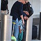 Nom du fichier=JFKAirportNY_Charlize19.jpg
Taille du fichier=352Ko
Dimensions : 1300x1950
Ajouté le : 16 Mai 2015 JFKAirportNY_Charlize19.jpg