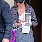 leavingherhotellondon_01.jpg