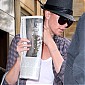 Nom du fichier=leavingherhotellondon_05.jpg
Taille du fichier=299Ko
Dimensions : 984x1224
Ajouté le : 13 Août 2011 leavingherhotellondon_05.jpg