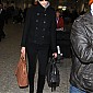 Nom du fichier=CTarrivesatHeathrowairport_05.JPG
Taille du fichier=468Ko
Dimensions : 1200x1800
Ajouté le : 06 Novembre 2011 CTarrivesatHeathrowairport_05.JPG