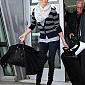Nom du fichier=CTarrivingatJFKAirport16nov_31.jpg
Taille du fichier=436Ko
Dimensions : 1300x1800
Ajouté le : 17 Novembre 2011 CTarrivingatJFKAirport16nov_31.jpg