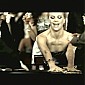 charlizesunint2008_15.jpg