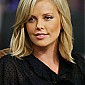 Nom du fichier=twitchycharlizetherontheearlys03.jpg
Taille du fichier=486Ko
Dimensions : 1333x2000
Ajouté le : 26 Mars 2009 twitchycharlizetherontheearlys03.jpg
