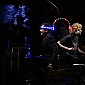 Nom du fichier=LateNightWithJimmyFallon9dec11_05.jpg
Taille du fichier=201Ko
Dimensions : 2000x1333
Ajouté le : 19 Décembre 2011 LateNightWithJimmyFallon9dec11_05.jpg