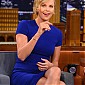 CharlizeT_TheTonightShowstarringJimmyFallon20mai_08.jpg