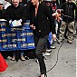 Nom du fichier=arriveLateShowDavidLetterman_05.jpg
Taille du fichier=515Ko
Dimensions : 1328x2000
Ajouté le : 02 Août 2008 arriveLateShowDavidLetterman_05.jpg