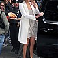 Nom du fichier=leavesShowDavidLetterman_06.jpg
Taille du fichier=331Ko
Dimensions : 1333x2000
Ajouté le : 02 Août 2008 leavesShowDavidLetterman_06.jpg