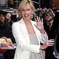 Nom du fichier=leavesShowDavidLetterman_14.jpg
Taille du fichier=316Ko
Dimensions : 1400x1794
Ajouté le : 02 Août 2008 leavesShowDavidLetterman_14.jpg